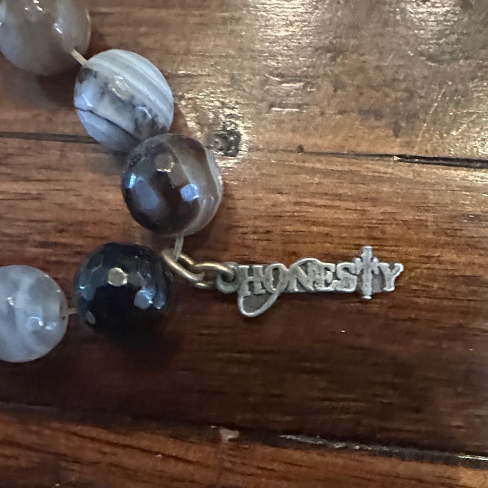 Elegant Black and Silver Beaded Bracelet - Picture 2 of 2
